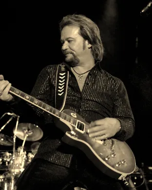 Travis Tritt Ennis